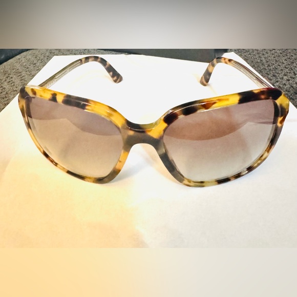 Tortoise Shell Prada Sunglasses - Picture 4 of 11